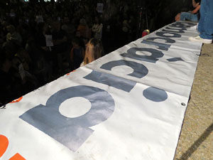 Concentraci&oacute; a la pla&ccedil;a de la Constituci&oacute; en protesta per l'empresonament de Cuixart i S&aacute;nchez