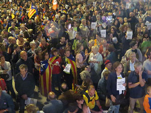 Concentraci&oacute; a la pla&ccedil;a de la Constituci&oacute; en protesta per l'empresonament de Cuixart i S&aacute;nchez