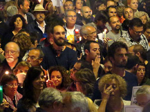 Concentraci&oacute; a la pla&ccedil;a de la Constituci&oacute; en protesta per l'empresonament de Cuixart i S&aacute;nchez