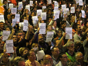 Concentraci&oacute; a la pla&ccedil;a de la Constituci&oacute; en protesta per l'empresonament de Cuixart i S&aacute;nchez