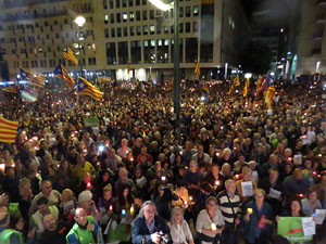 Concentraci&oacute; a la pla&ccedil;a de la Constituci&oacute; en protesta per l'empresonament de Cuixart i S&aacute;nchez