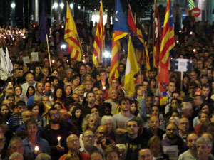 Concentraci&oacute; a la pla&ccedil;a de la Constituci&oacute; en protesta per l'empresonament de Cuixart i S&aacute;nchez