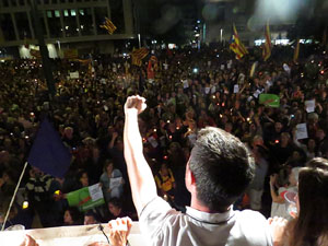 Concentraci&oacute; a la pla&ccedil;a de la Constituci&oacute; en protesta per l'empresonament de Cuixart i S&aacute;nchez