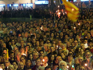 Concentraci&oacute; a la pla&ccedil;a de la Constituci&oacute; en protesta per l'empresonament de Cuixart i S&aacute;nchez