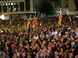 Concentraci&oacute; a la pla&ccedil;a de la Constituci&oacute; en protesta per l'empresonament de Cuixart i S&aacute;nchez