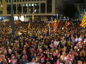 Concentraci&oacute; a la pla&ccedil;a de la Constituci&oacute; en protesta per l'empresonament de Cuixart i S&aacute;nchez