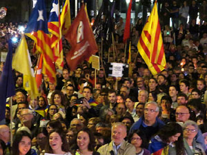 Concentraci&oacute; a la pla&ccedil;a de la Constituci&oacute; en protesta per l'empresonament de Cuixart i S&aacute;nchez