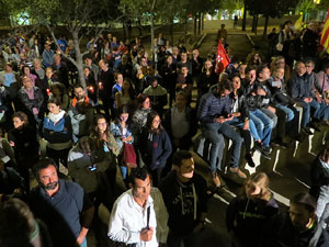 Concentraci&oacute; a la pla&ccedil;a de la Constituci&oacute; en protesta per l'empresonament de Cuixart i S&aacute;nchez
