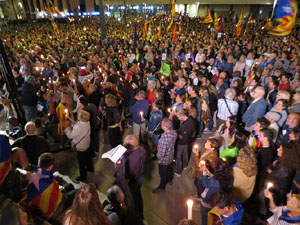 Concentraci&oacute; a la pla&ccedil;a de la Constituci&oacute; en protesta per l'empresonament de Cuixart i S&aacute;nchez