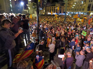 Concentraci&oacute; a la pla&ccedil;a de la Constituci&oacute; en protesta per l'empresonament de Cuixart i S&aacute;nchez