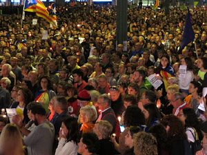 Concentraci&oacute; a la pla&ccedil;a de la Constituci&oacute; en protesta per l'empresonament de Cuixart i S&aacute;nchez