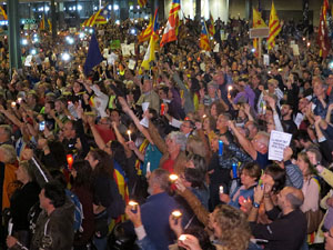 Concentraci&oacute; a la pla&ccedil;a de la Constituci&oacute; en protesta per l'empresonament de Cuixart i S&aacute;nchez