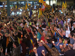 Concentraci&oacute; a la pla&ccedil;a de la Constituci&oacute; en protesta per l'empresonament de Cuixart i S&aacute;nchez