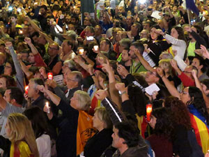 Concentraci&oacute; a la pla&ccedil;a de la Constituci&oacute; en protesta per l'empresonament de Cuixart i S&aacute;nchez