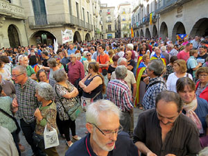 Concentraci&oacute; a la pla&ccedil;a del Vi i manifestaci&oacute; 'Cap pas enrere'