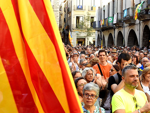 La concentraci&oacute; a la pla&ccedil;a del Vi