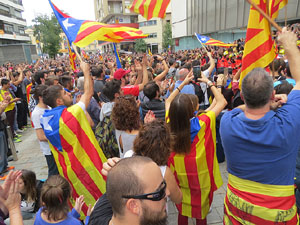 Manifestaci&oacute; 'Els col&middot;legis, sempre nostres!' davant la seu de la Generalitat de Catalunya