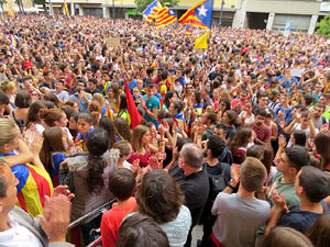 Manifestaci&oacute; 'Els col&middot;legis, sempre nostres!' davant la seu de la Generalitat de Catalunya