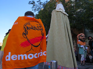 Marat&oacute; per la democr&agrave;cia. Cercavila dels gegants i capgrossos de Girona
