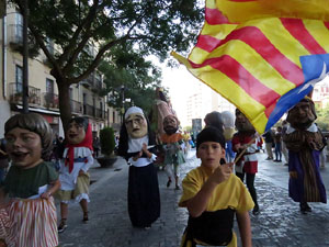Marat&oacute; per la democr&agrave;cia. Cercavila dels gegants i capgrossos de Girona