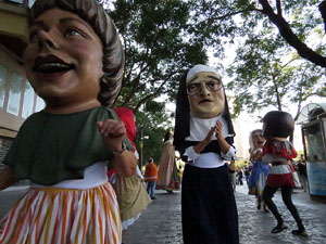Marat&oacute; per la democr&agrave;cia. Cercavila dels gegants i capgrossos de Girona