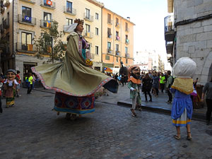 Marat&oacute; per la democr&agrave;cia. Cercavila dels gegants i capgrossos de Girona