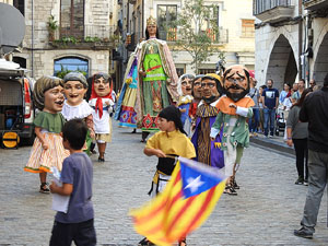 Marat&oacute; per la democr&agrave;cia. Cercavila dels gegants i capgrossos de Girona