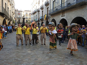 Marat&oacute; per la democr&agrave;cia. Cercavila dels gegants i capgrossos de Girona