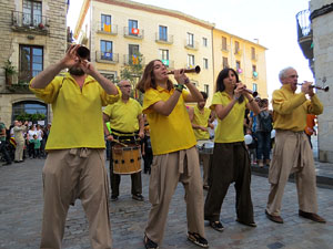 Marat&oacute; per la democr&agrave;cia. Cercavila dels gegants i capgrossos de Girona
