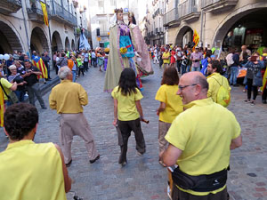 Marat&oacute; per la democr&agrave;cia. Cercavila dels gegants i capgrossos de Girona