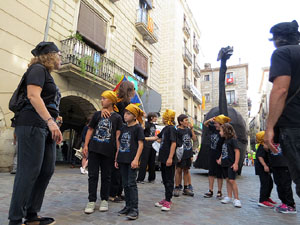 Marat&oacute; per la democr&agrave;cia. Cercavila dels gegants i capgrossos de Girona