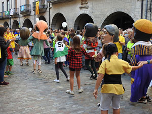 Marat&oacute; per la democr&agrave;cia. Cercavila dels gegants i capgrossos de Girona