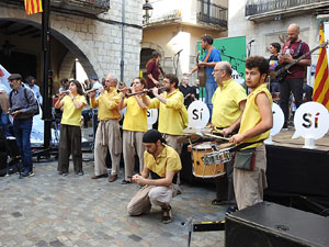 Marat&oacute; per la democr&agrave;cia. Cercavila dels gegants i capgrossos de Girona