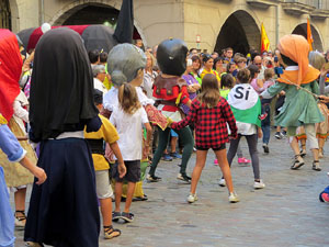 Marat&oacute; per la democr&agrave;cia. Cercavila dels gegants i capgrossos de Girona