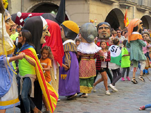 Marat&oacute; per la democr&agrave;cia. Cercavila dels gegants i capgrossos de Girona