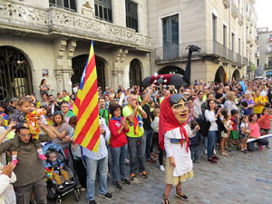 Marat&oacute; per la democr&agrave;cia. Cercavila dels gegants i capgrossos de Girona
