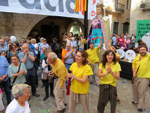 Marat&oacute; per la democr&agrave;cia. Cercavila dels gegants i capgrossos de Girona