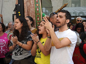 Marat&oacute; per la democr&agrave;cia. Concentraci&oacute; i parlaments a la pla&ccedil;a del Vi