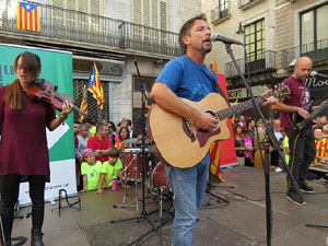 Marat&oacute; per la democr&agrave;cia. Concentraci&oacute; i parlaments a la pla&ccedil;a del Vi