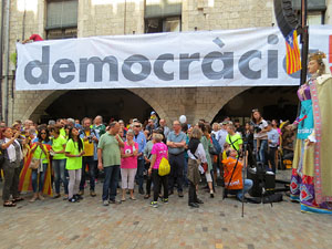 Marat&oacute; per la democr&agrave;cia. Concentraci&oacute; i parlaments a la pla&ccedil;a del Vi
