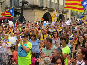 Marat&oacute; per la democr&agrave;cia. Concentraci&oacute; i parlaments a la pla&ccedil;a del Vi