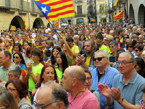 Marat&oacute; per la democr&agrave;cia. Concentraci&oacute; i parlaments a la pla&ccedil;a del Vi