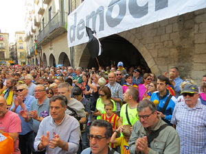 Marat&oacute; per la democr&agrave;cia. Concentraci&oacute; i parlaments a la pla&ccedil;a del Vi