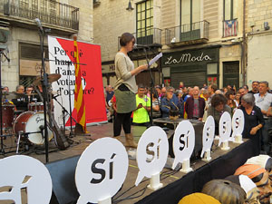 Marat&oacute; per la democr&agrave;cia. Concentraci&oacute; i parlaments a la pla&ccedil;a del Vi