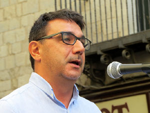 Marat&oacute; per la democr&agrave;cia. Concentraci&oacute; i parlaments a la pla&ccedil;a del Vi