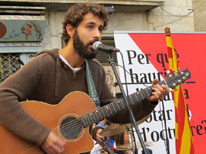 Marat&oacute; per la democr&agrave;cia. Concentraci&oacute; i parlaments a la pla&ccedil;a del Vi