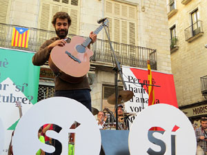 Marat&oacute; per la democr&agrave;cia. Concentraci&oacute; i parlaments a la pla&ccedil;a del Vi