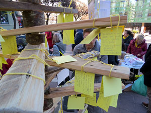 Nadal 2017. L'Arbre dels desitjos de Llibertat a la pla&ccedil;a Miquel de Palol