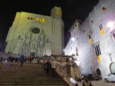 Festes de Nadal 2017. Campanades de Cap d'Any a la Catedral de Girona i actuaci&oacute; de Balahits