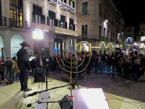 Nadal 2017. Encesa de les llums de Hanukk&agrave; a la pla&ccedil;a del Vi